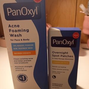 Acne Foaming Wash - Blue and White